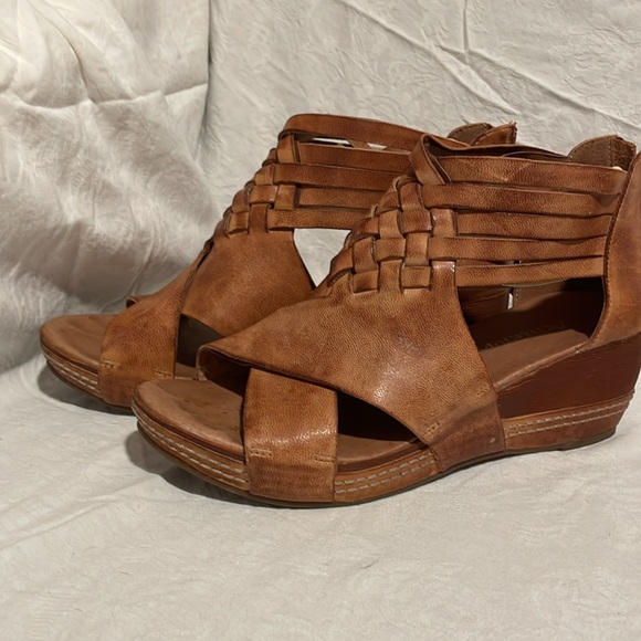 Antelope Tavi Wedges - Picture 3 of 6